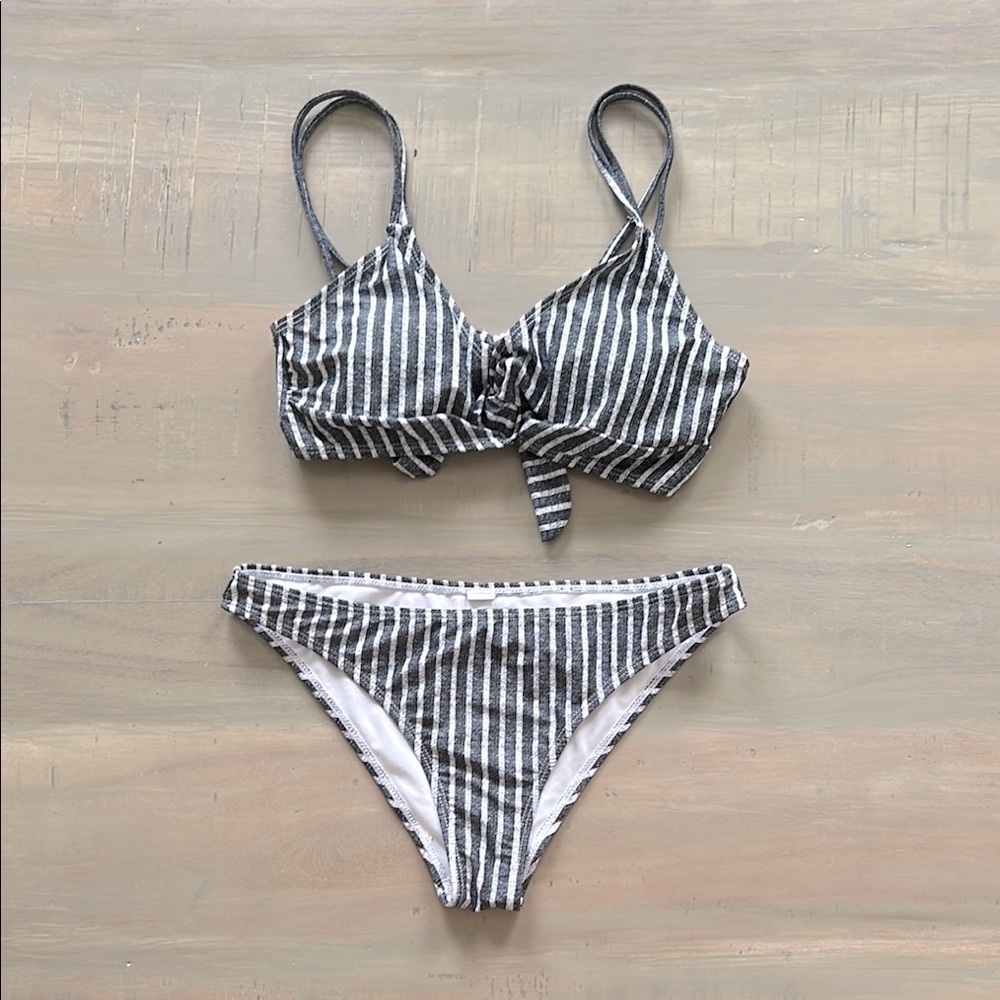 🖤 Like new! Medium Boho Striped Bikini Set. Medium.